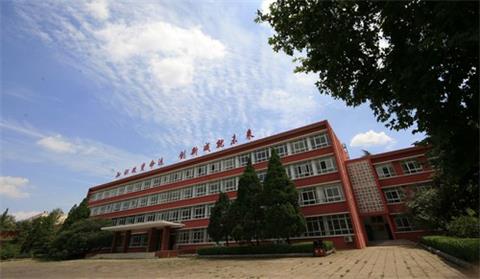 中國洛陽一拖技師學院正規嗎？采用什么教學模式？